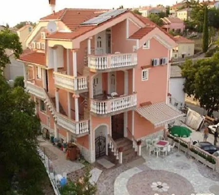 Ivec Apartment *